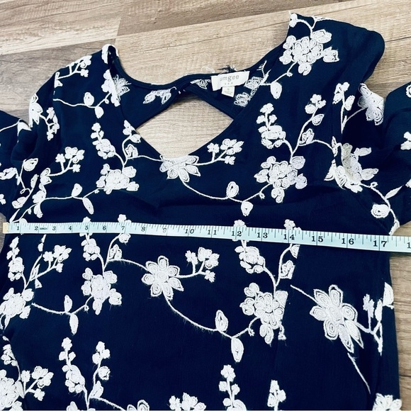 Umgee Blue And White Floral Embroidered Swing Dress Small - Picture 6 of 7